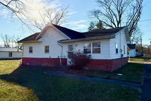 107 W Main St, Earlville, IL 62932 - Photo 2