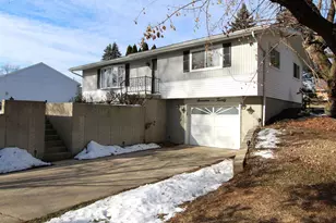 1720 E Lawn Dr, Savanna, IL 61074 - Photo 2