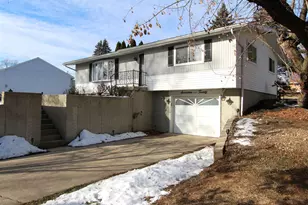 1720 E Lawn Dr, Savanna, IL 61074 - Photo 2