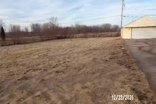 16713 10th Ave, Carbon Cliff, IL 61239 - Photo 4