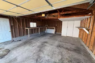 409 W 9th St, Sandoval, IL 62882 - Photo 28