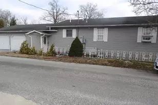 832 W Raymond Street W, Harrisburg, IL 62946 - Photo 2