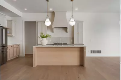 7131 Alvie Lane, Bettendorf, IA 52722 - Photo 8