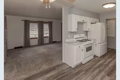 905 79th Avenue W, Rock Island, IL 61201 - Photo 6