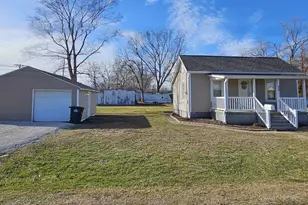 803 S Maple St, Salem, IL 62881 - Photo 1