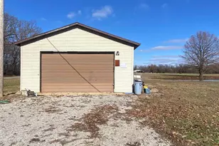 7038 Robin, Dubois, IL 62831 - Photo 4