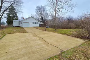 588 S Shannon St Ave, Richview, IL 62877 - Photo 8