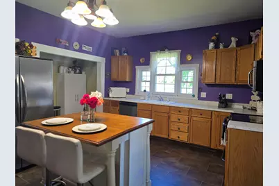 729 Locust Street, Carthage, IL 62321 - Photo 2