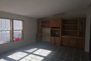 206 W 1st Ave, La Harpe, IL 61450 - Photo 2