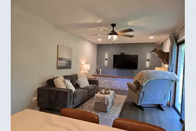 705 E Main Street, Augusta, IL 62311 - Photo 2