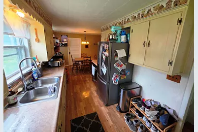 227 E Bennett Street, Salem, IL 62881 - Photo 6