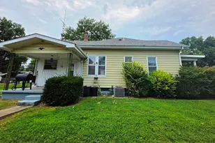 227 E Bennett St, Salem, IL 62881 - Photo 4