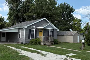 506 E Franklin Street E, Mt Sterling, IL 62353 - Photo 2