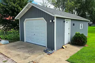 346 Woodland Dr, Salem, IL 62881 - Photo 32
