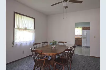 237 W Locust Street, Carthage, IL 62321 - Photo 6