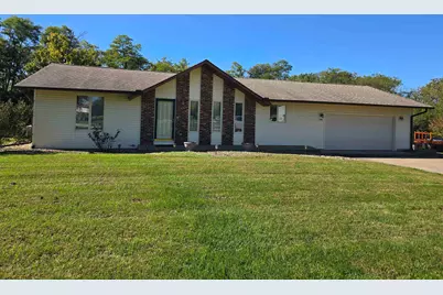 700 N Haven Drive, Carthage, IL 62321 - Photo 1