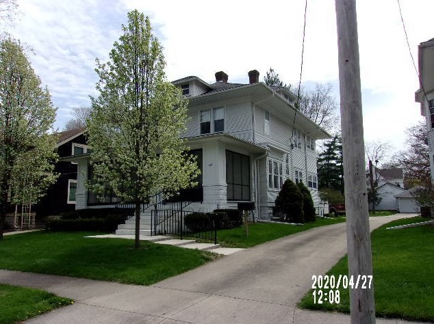 325 Cherry St, Watseka, IL 60970-1739