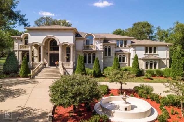 202 79th St, Willowbrook, IL 60527-2402