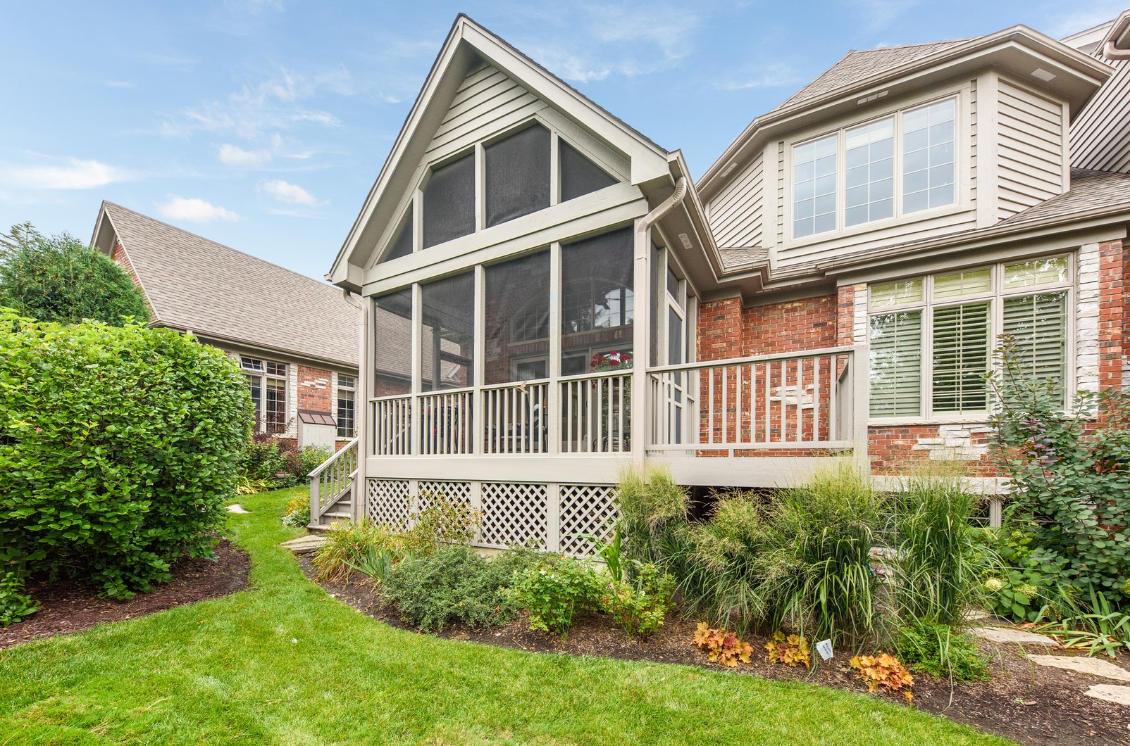 2447 Durand Dr, Downers Grove, IL 60516-1047