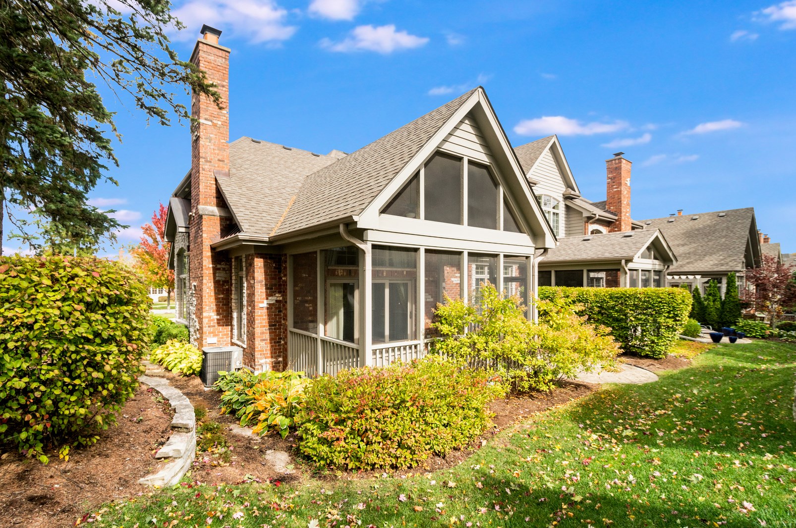 2459 Durand Dr, Downers Grove, IL 60516-1047