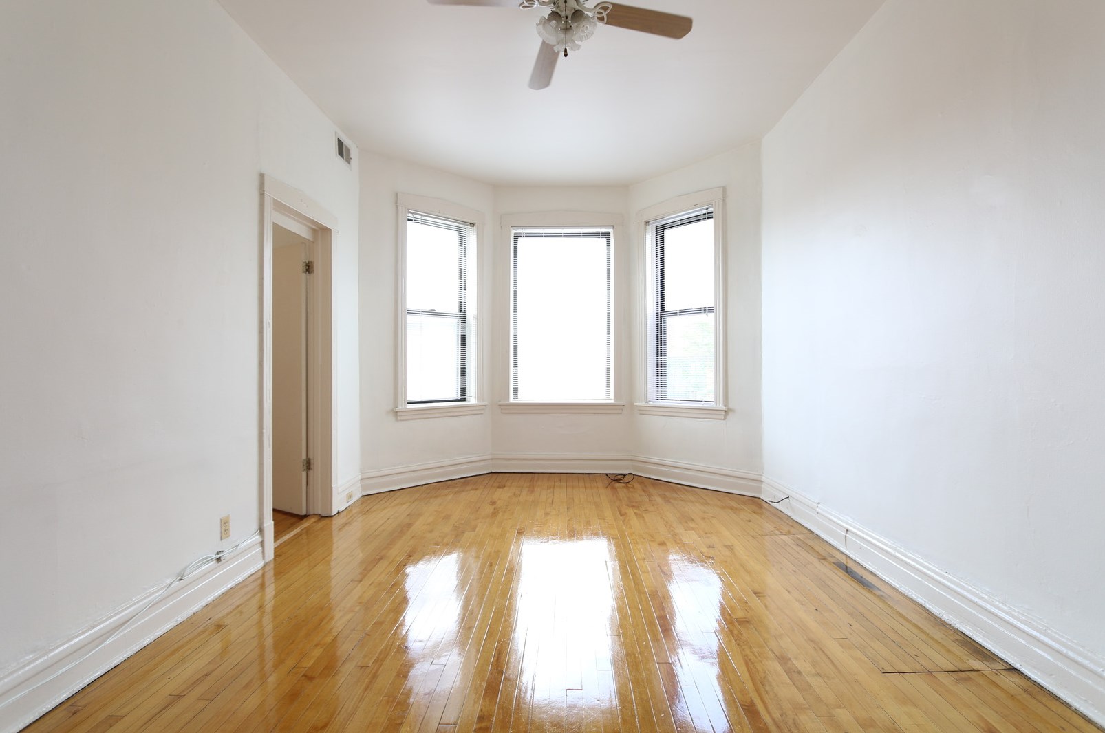 1353 W Taylor St Apt 3f, Chicago, IL