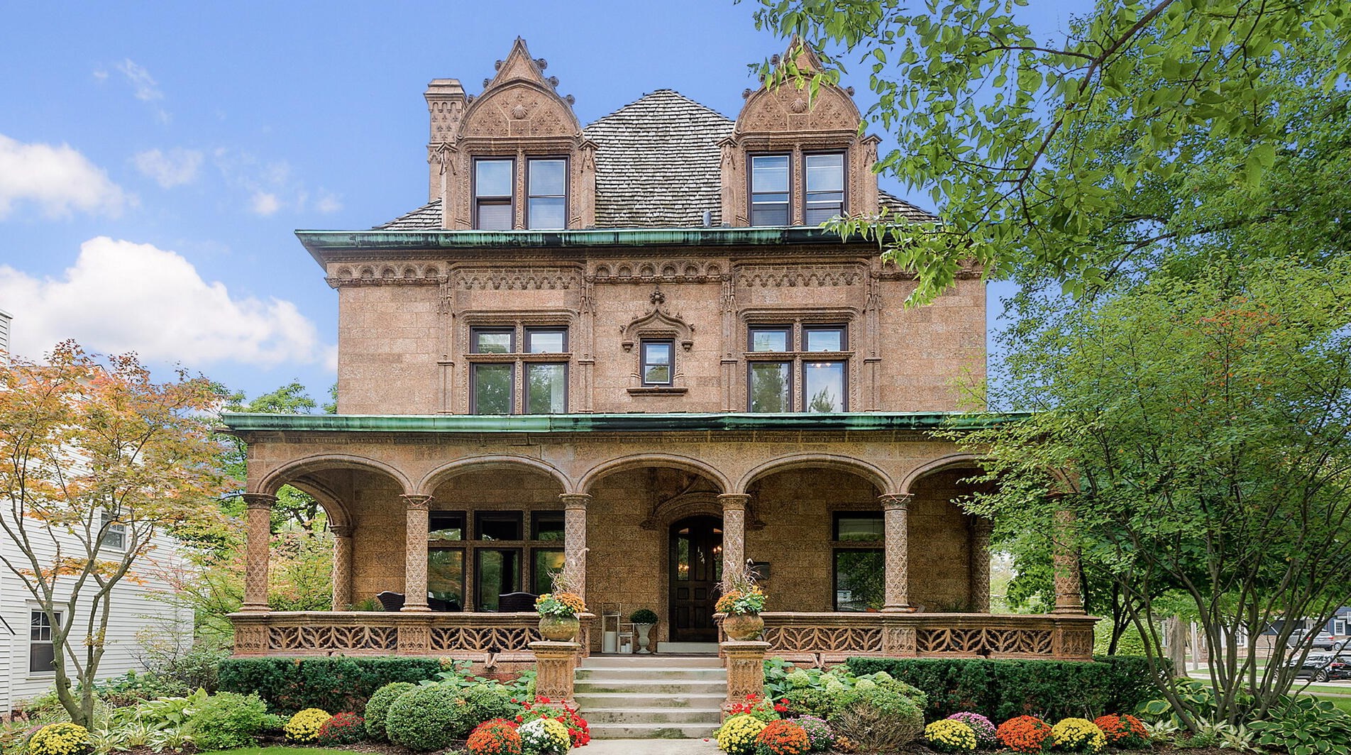 134 Lincoln St, Oak Brook, IL 60521-3439