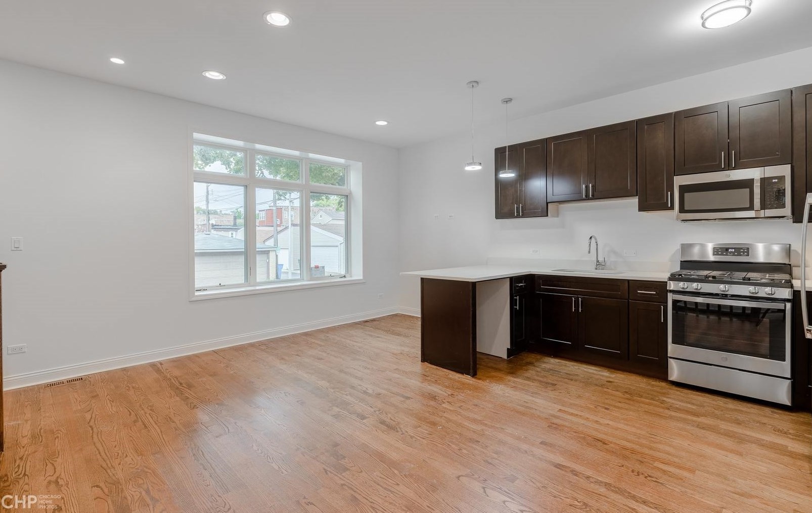 715 W 34th St #1, Chicago, IL 60616