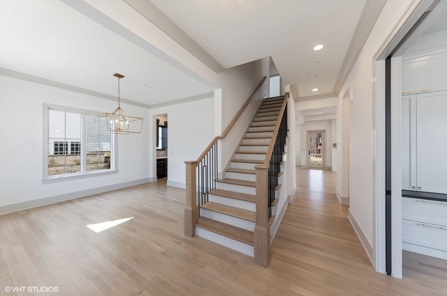 457 Clay St, Oak Brook, IL 60521-3211