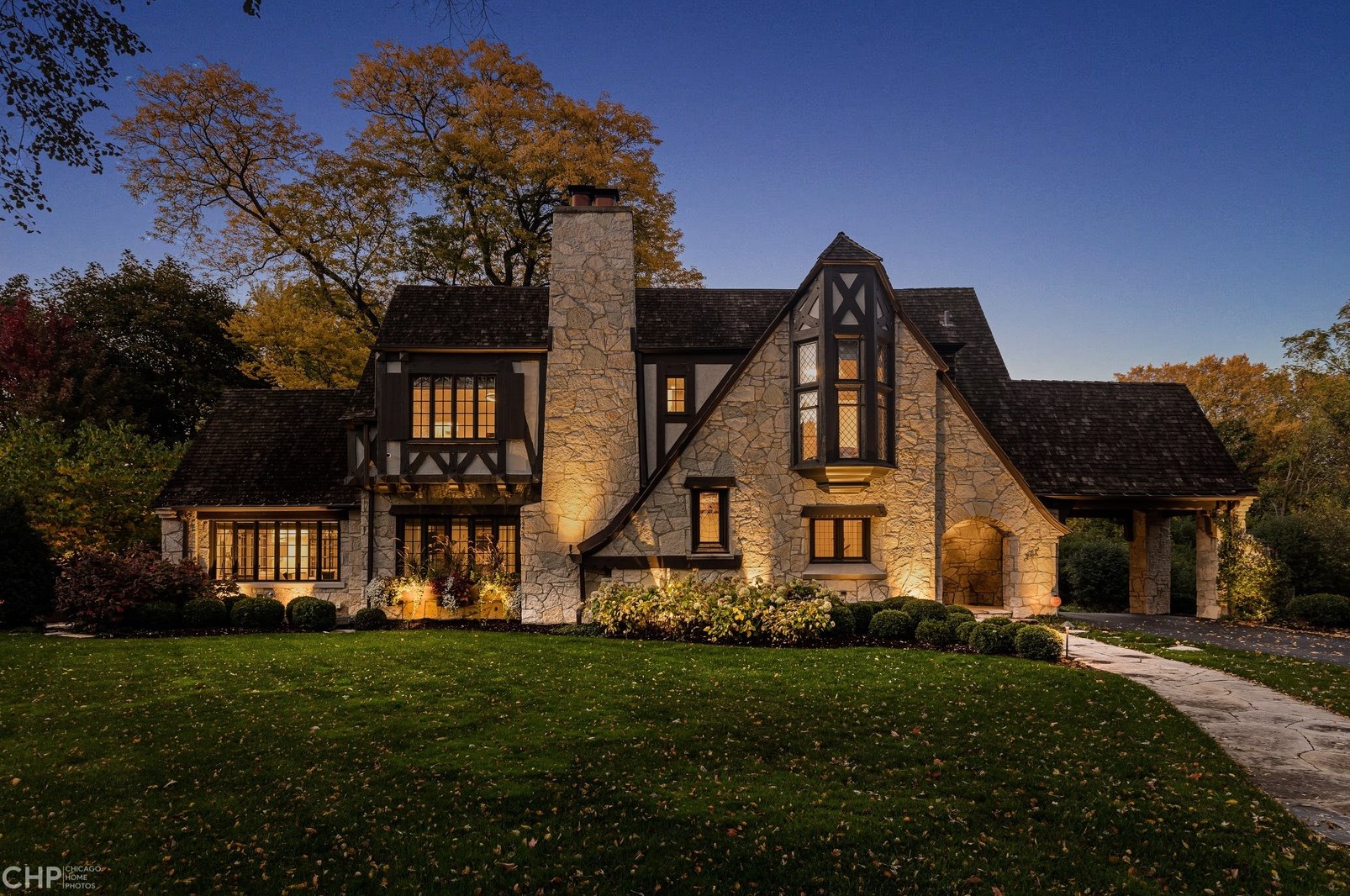 405 7th St, Oak Brook, IL 60521-4618