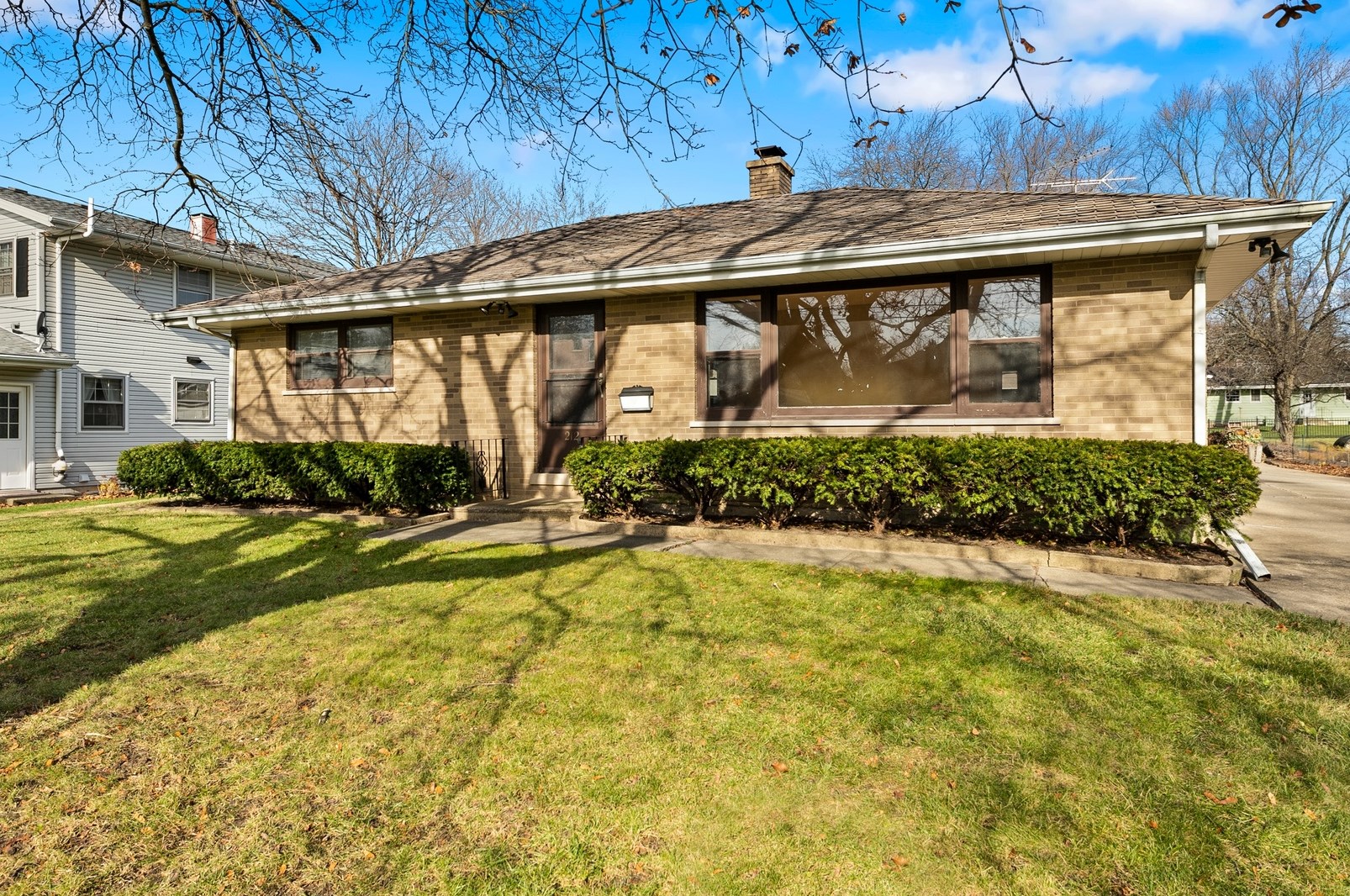 212 Reader St, Elburn, IL 60119-8933