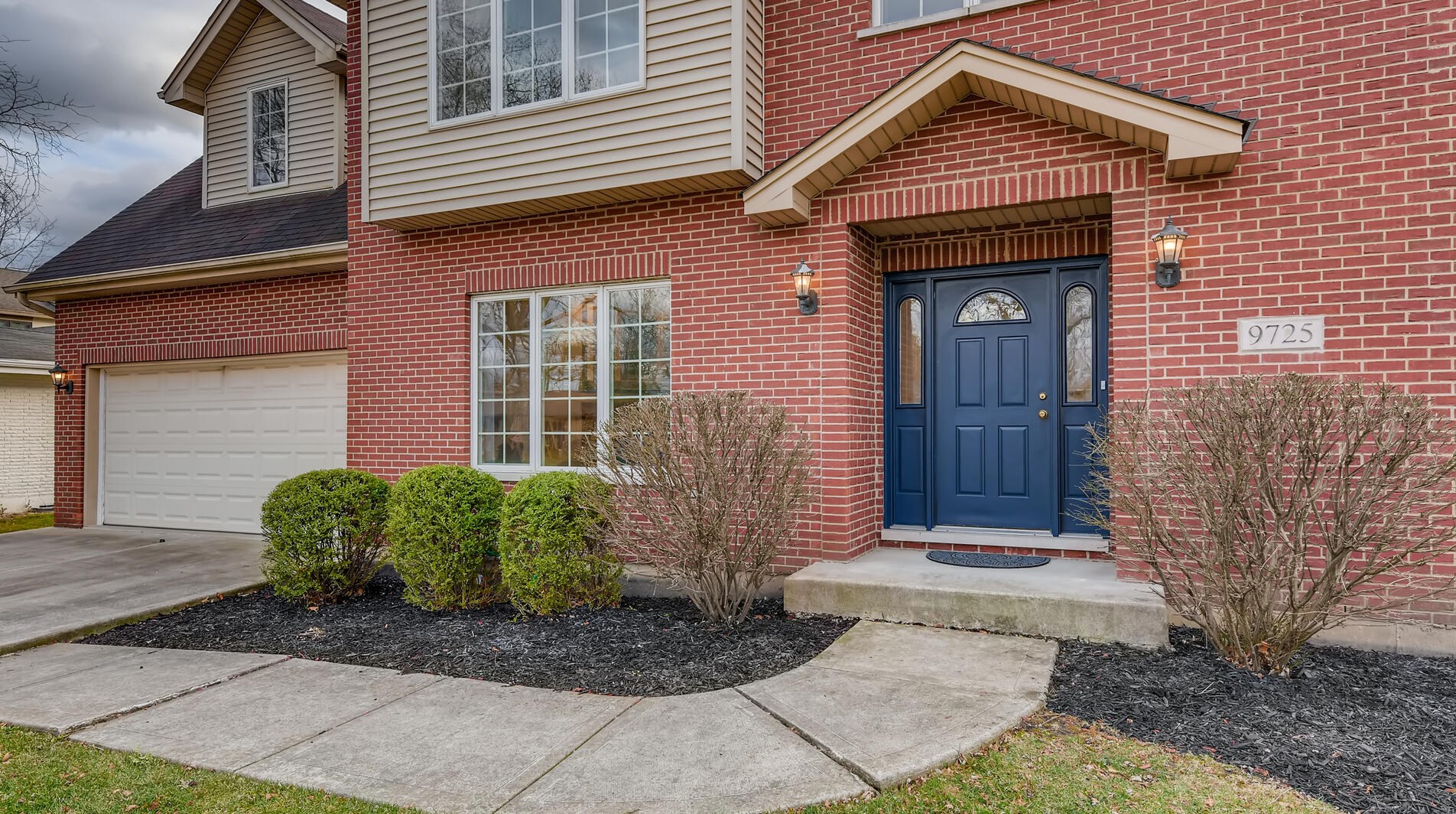 9725 57th St, Oak Brook, IL 60525