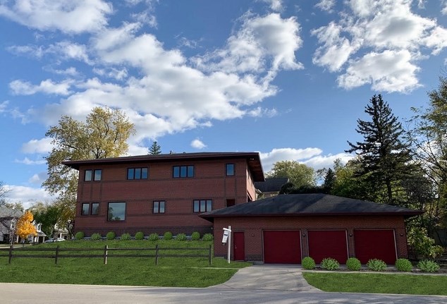 32 Blodgett Ave, Willowbrook, IL 60514-1135
