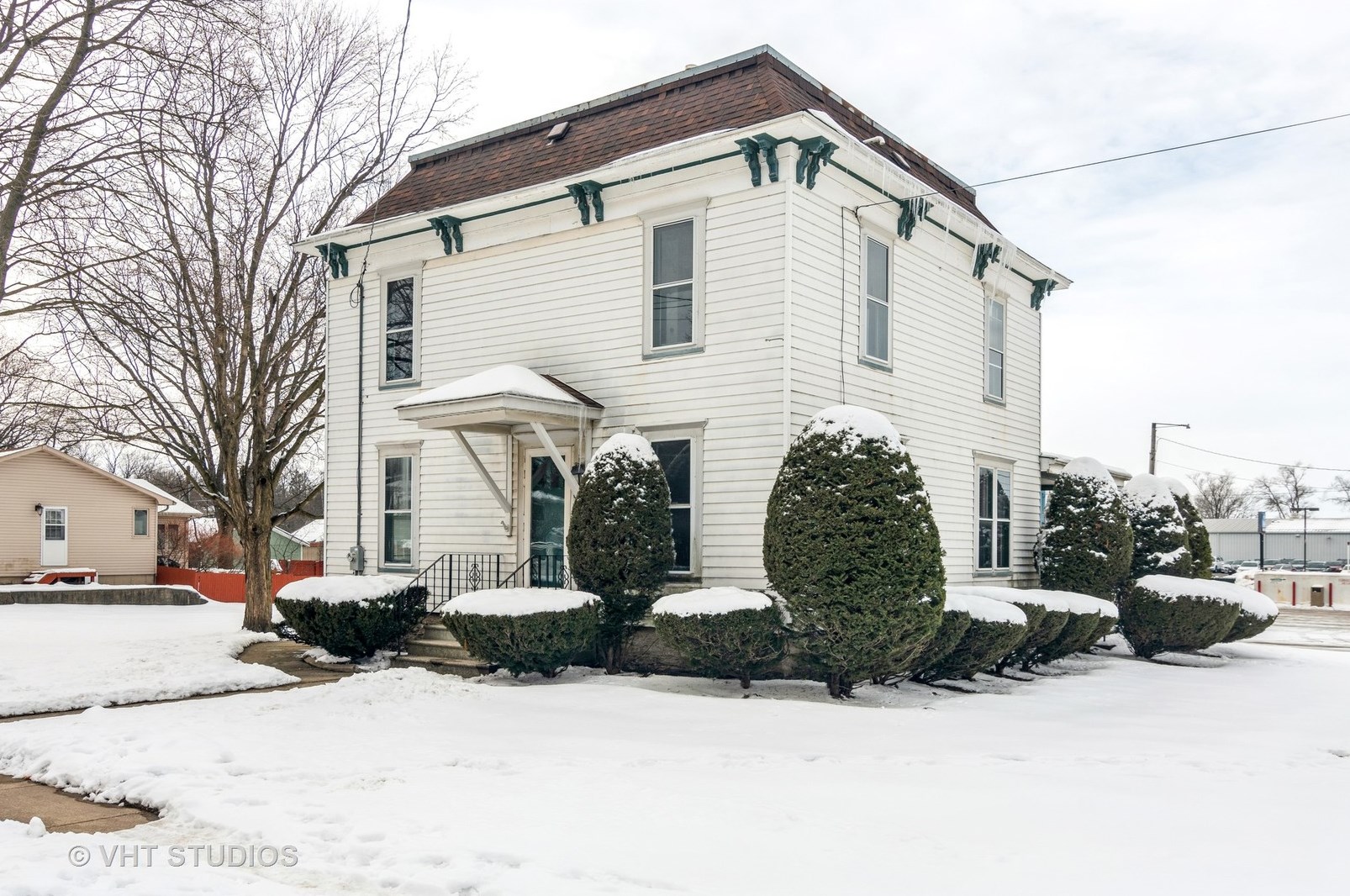 300 1st St, Elburn, IL 60119-8905