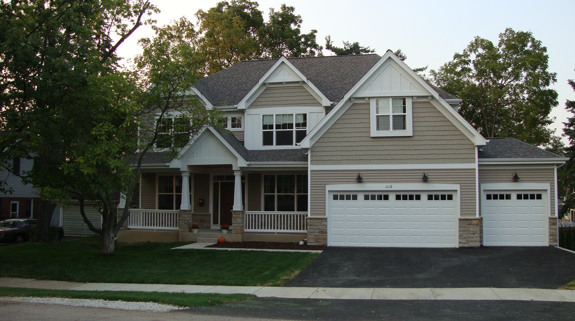 1112 Blanchard St, Downers Grove, IL 60516-1365
