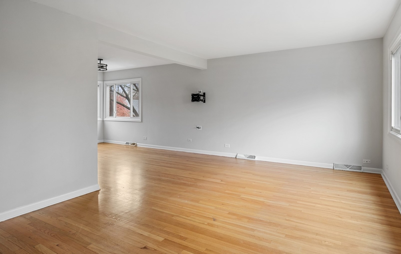 2727 Gross Point Rd, Evanston, IL 60201-4966