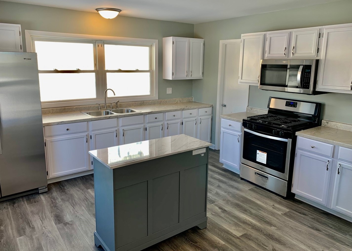 765 Benton St, Aurora, IL 60505-3647