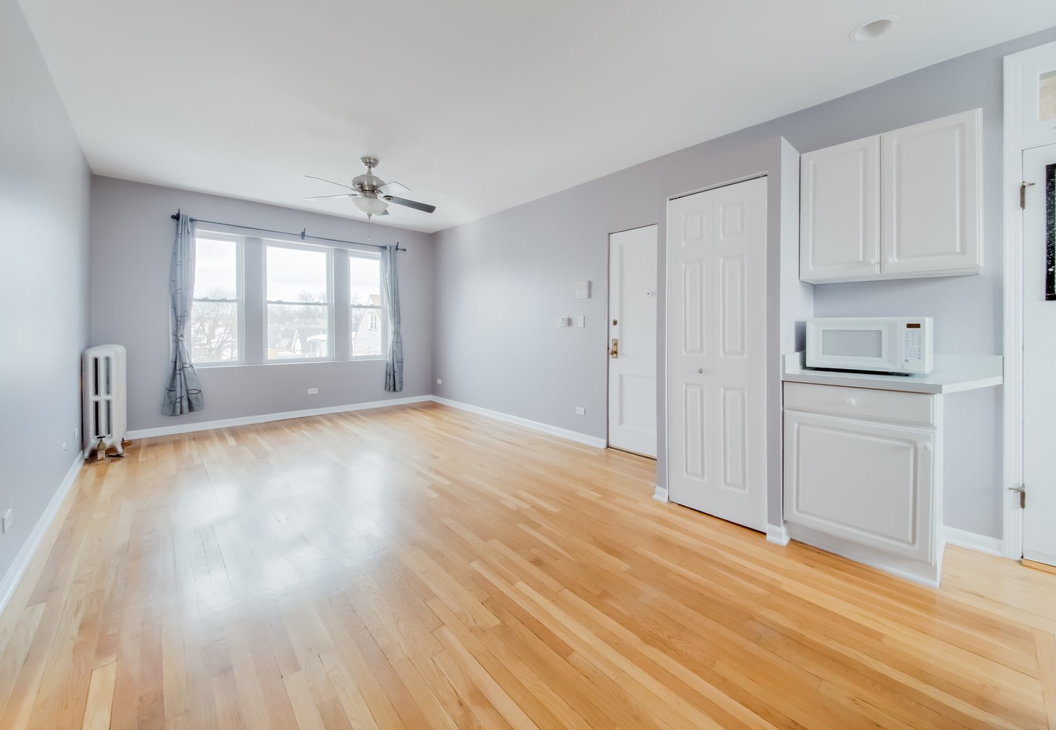 3807 W Cullom Ave Apt 3, Chicago, IL 60618