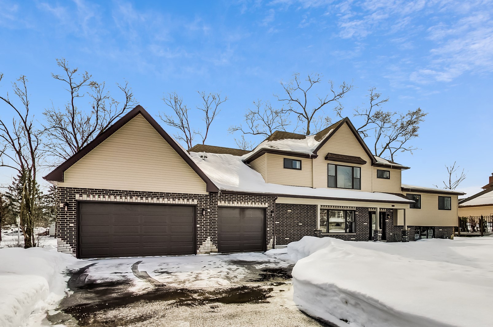 138 Hillside Ln, Oak Brook, IL