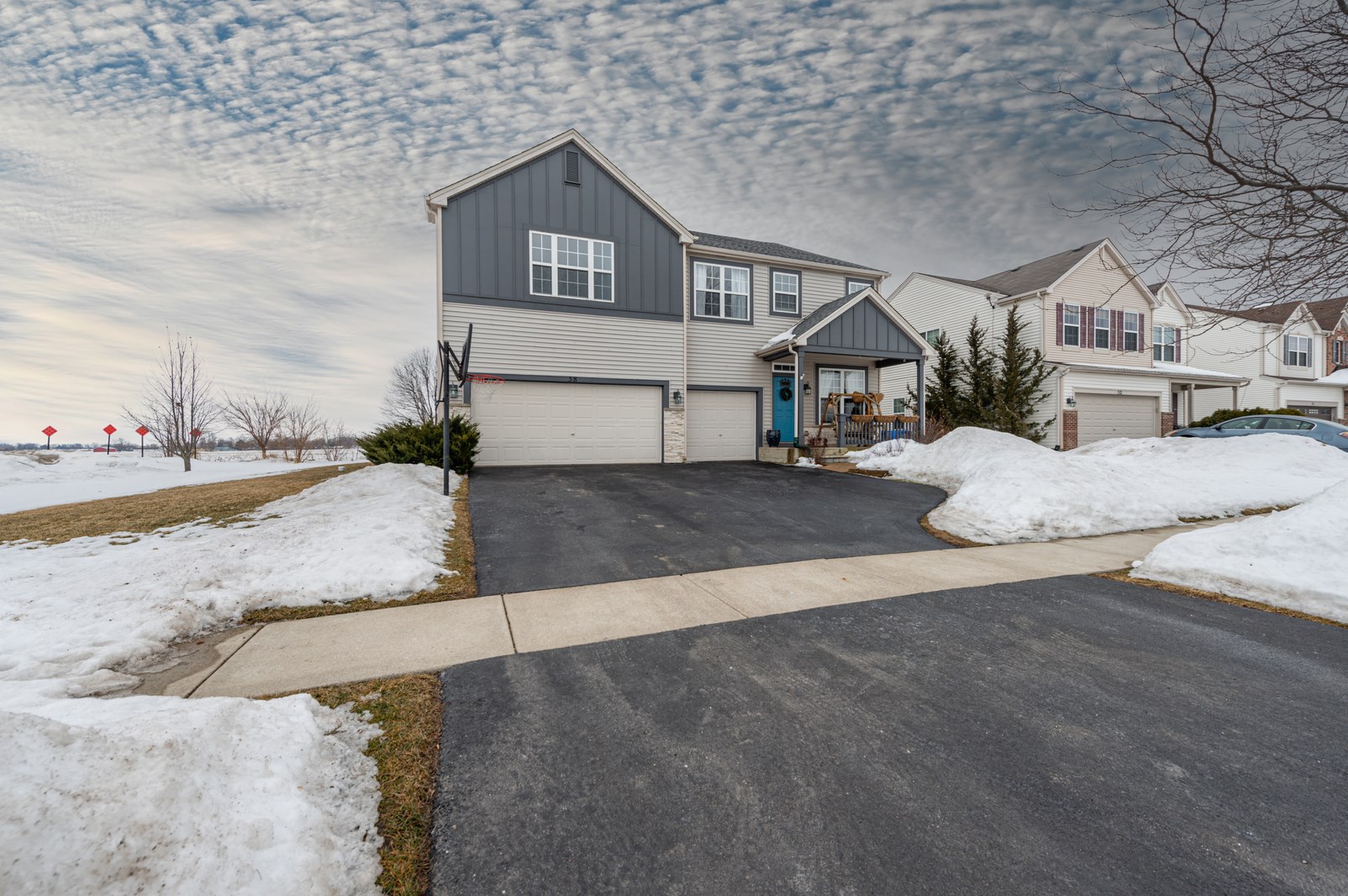 38 Meadow Dr, Dekalb, IL 60112-4137