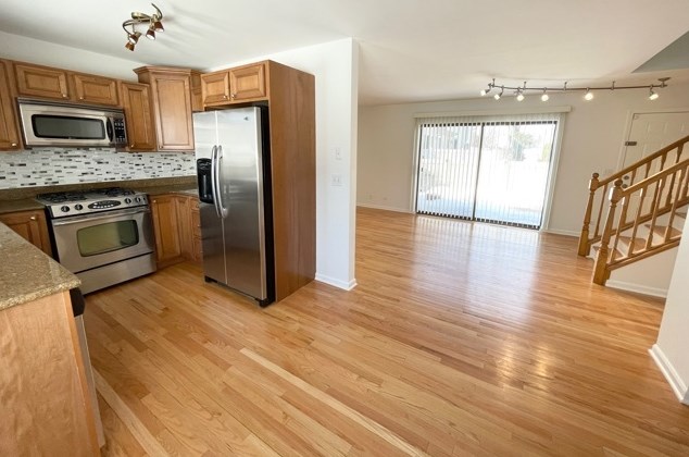 1012 Emerald Dr, Schaumburg, IL 60173