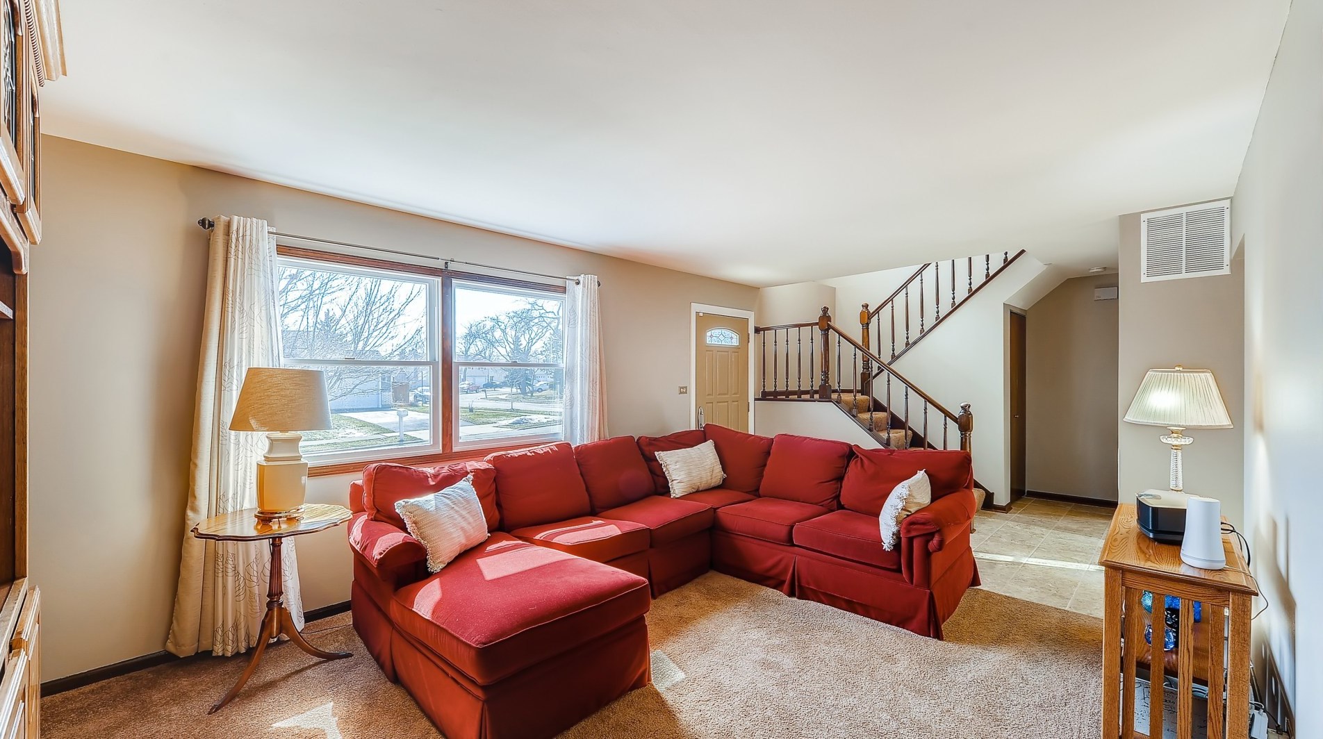 1390 Gloucester Ct, Hoffman Estates, IL 60192-1318