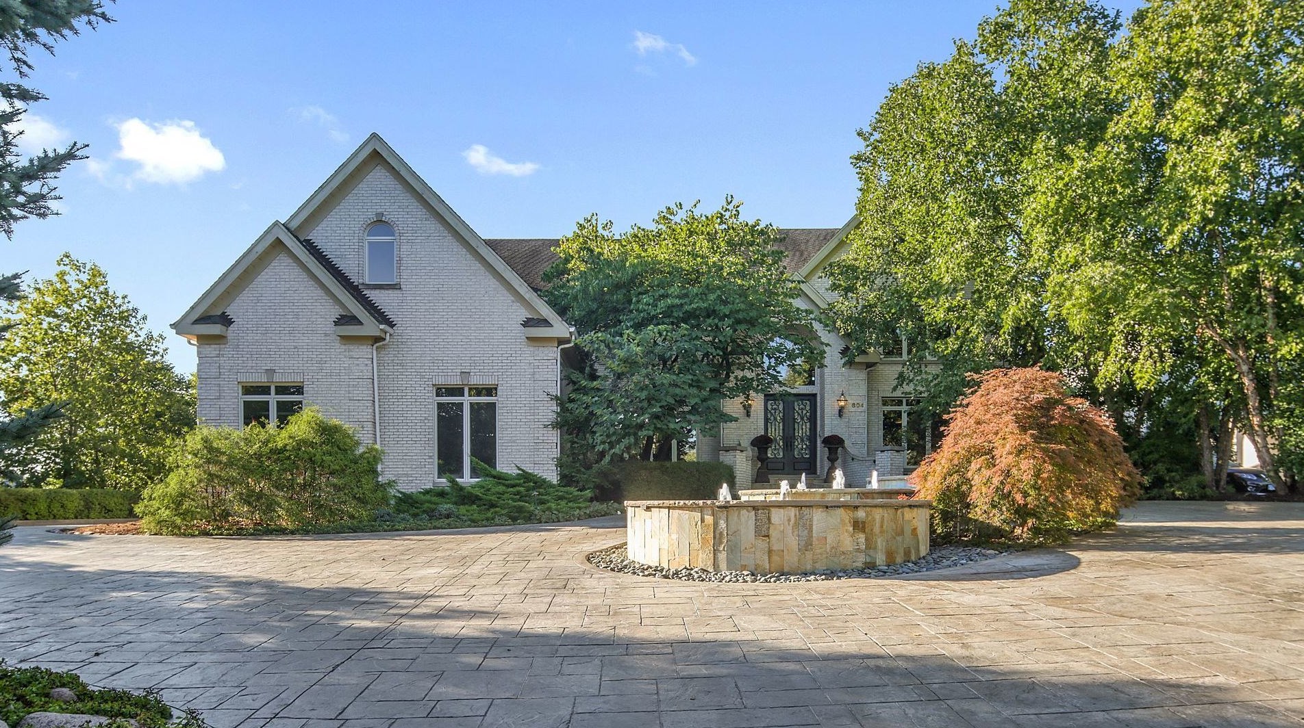 804 Lakeview Ln, Willowbrook, IL 60527-5629