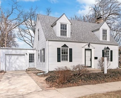 208 Station St, Hoffman Estates, IL 60010-4341