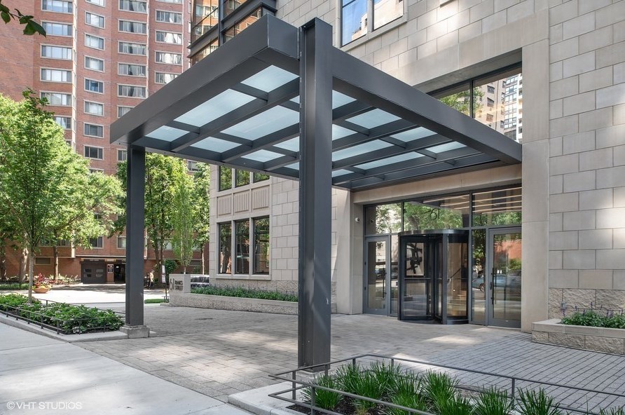 61 E Banks St #701, Chicago, IL 60610