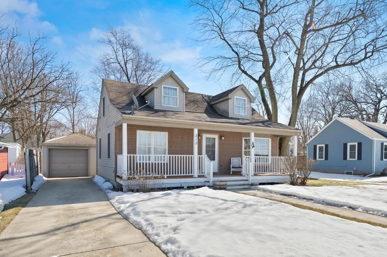215 1st St, Elburn, IL 60119-8904