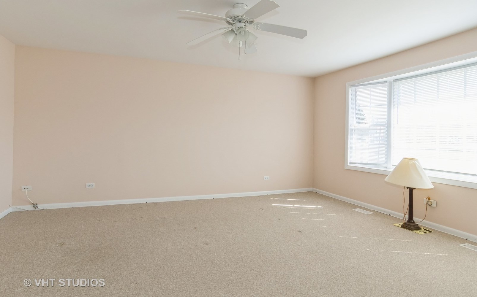 1220 Hartmann Dr, Schaumburg, IL 60193-3615