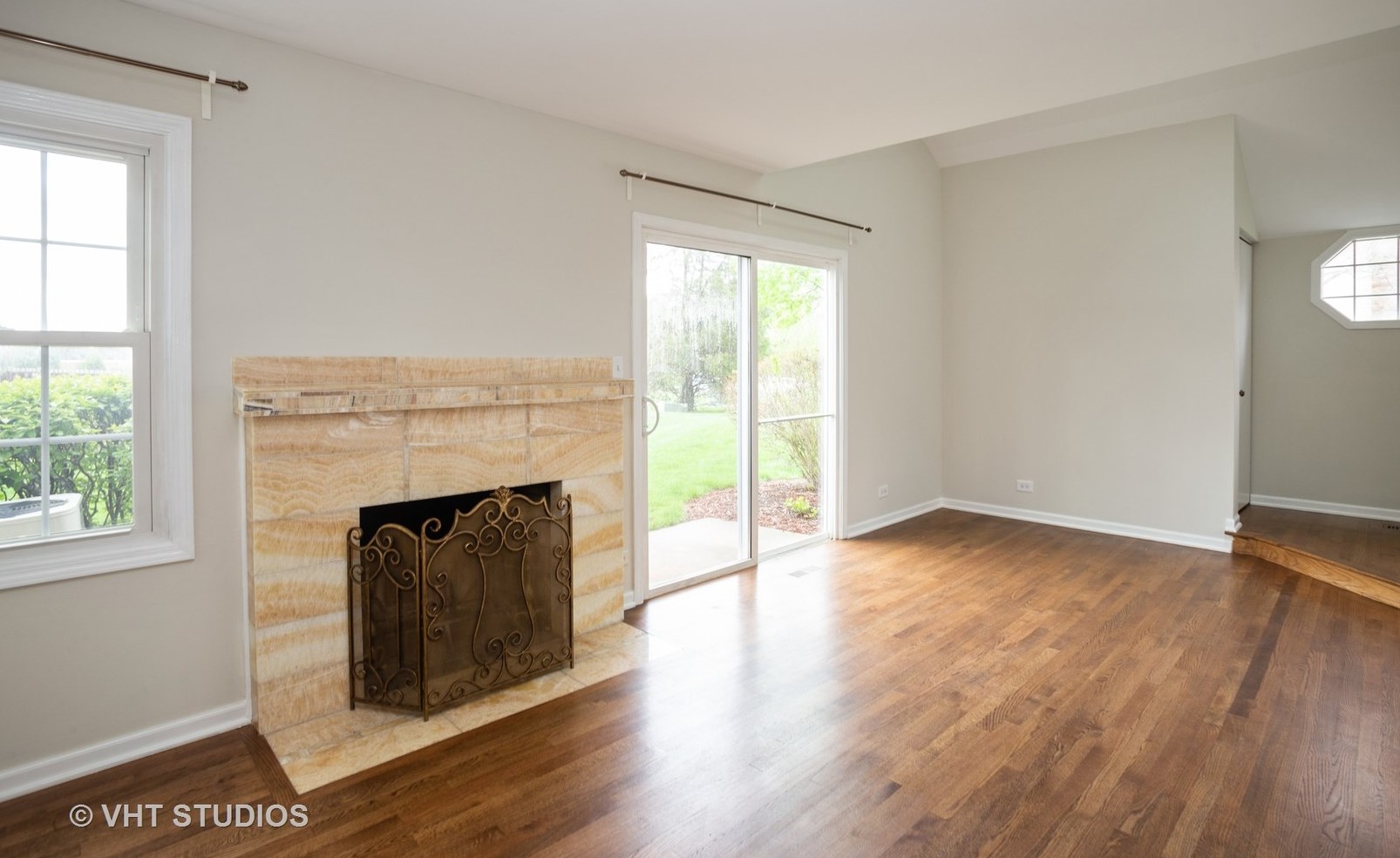 9 Bright Ridge Dr, Schaumburg, IL 60194-3676