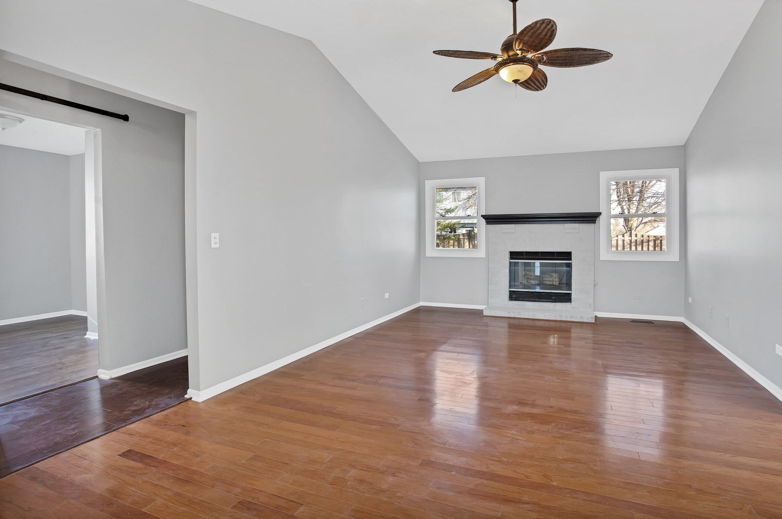 2819 Diane Dr, Aurora, IL 60504-7527
