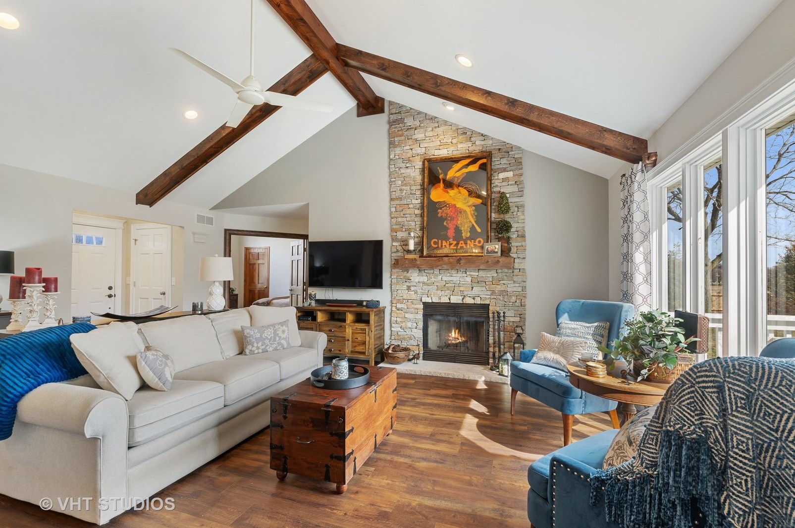 401 Maple Ave, Elburn, IL 60119-8327