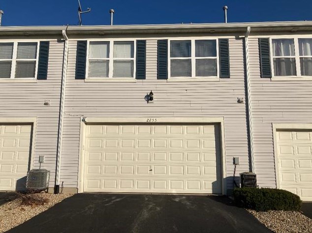 2255 Georgetown Cir, Aurora, IL 60503-6725